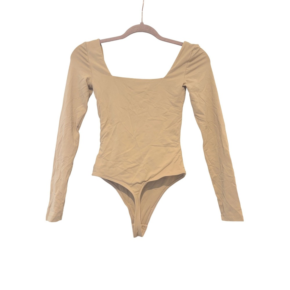 Aritzia Babaton sz XS nude/beige long‎ sleeve stretchy long sleeve bodysuit J